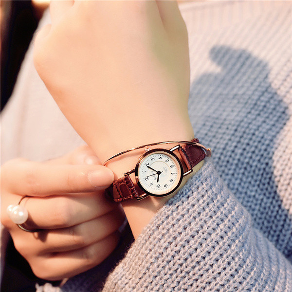 Női napi karóra négy színben