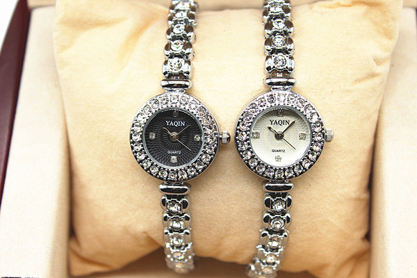 Ceas de dama elegant cu pietre decorative - doua modele