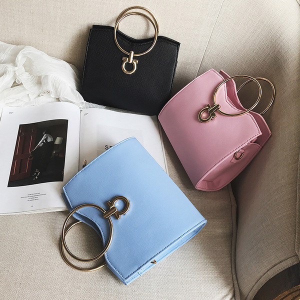 Geanta de mana patrata in mai multe culori cu maner lung