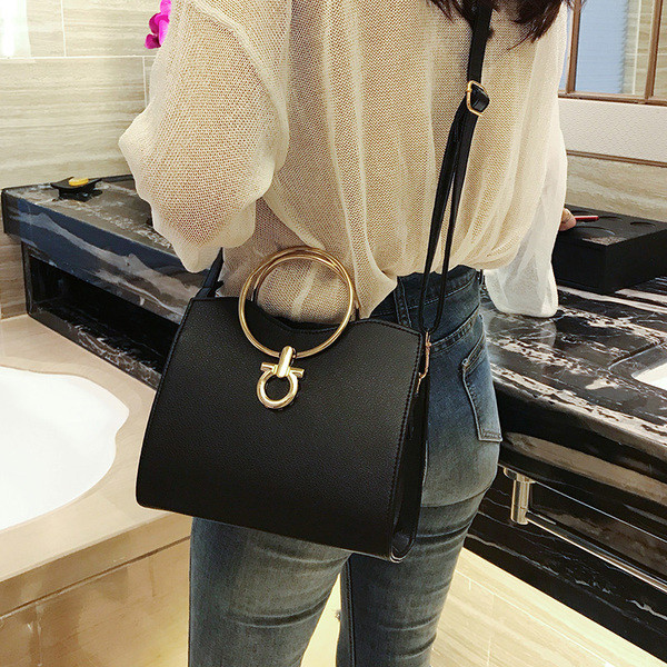 Geanta de mana patrata in mai multe culori cu maner lung