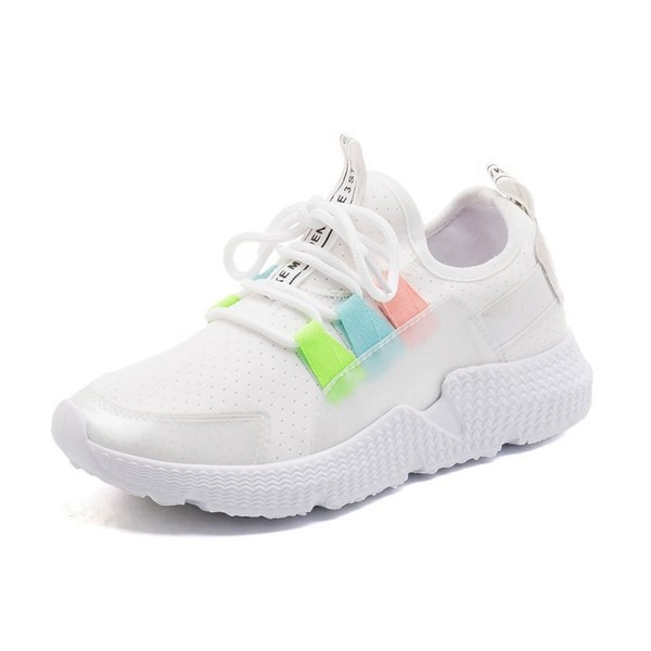 Αθλητικά γυναικεία παπούτσια της  μόδας σε λευκό και μαύρο χρώμα