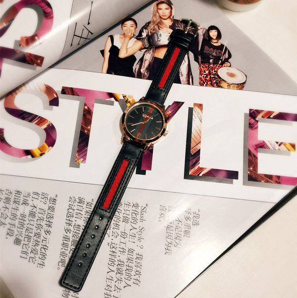 Stílusos női karóra színes gumiszíjjal