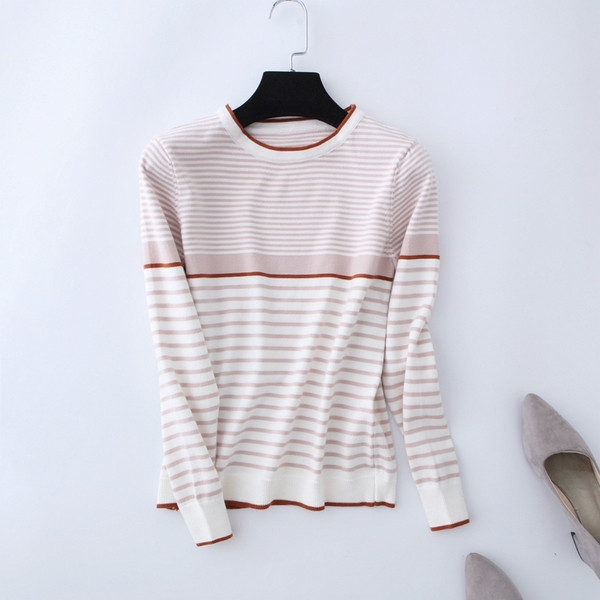 Дамска раирана блуза с О-образно деколте