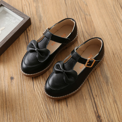 Παιδικά υποδήματα φθινοπώρου σε τρία χρώματα κατάλληλα για τη καθημερινή ζωή