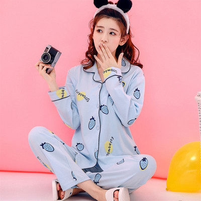 Дамска пижама в светли цветове с щампа