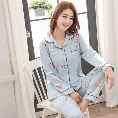 Дамска пижама в светли цветове с щампа