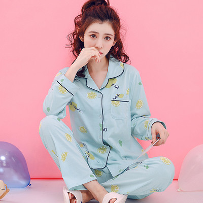 Дамска пижама в светли цветове с щампа