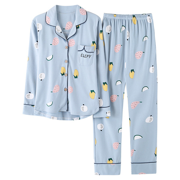 Дамска пижама в светли цветове с щампа