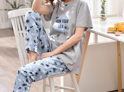 Дамска пижама в няколко цвята с надпис и щампа