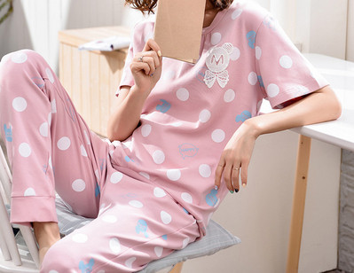 Дамска пижама в няколко цвята с надпис и щампа