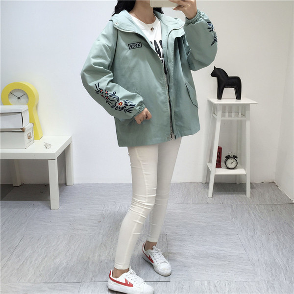 Ежедневно дамско яке за бременни жени с флорална бродерия в три цвята