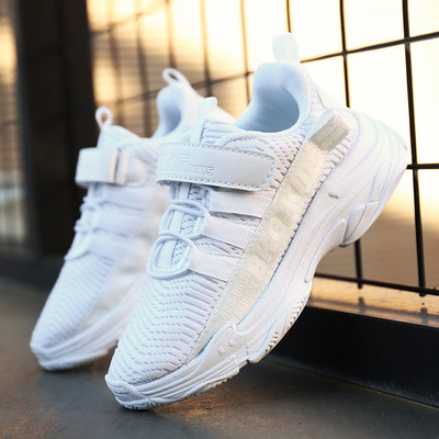 Детски маратонки за момчета с надписи в няколко цвята