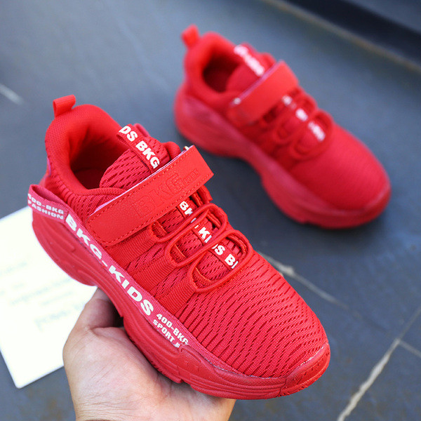 Детски маратонки за момчета с надписи в няколко цвята