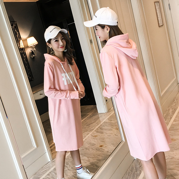 Спортна рокля за бременни жени с качулка и надпис в три цвята