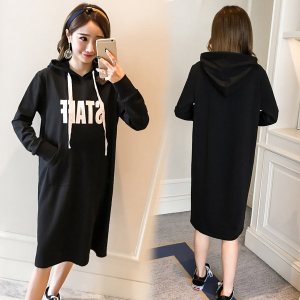 Спортна рокля за бременни жени с качулка и надпис в три цвята