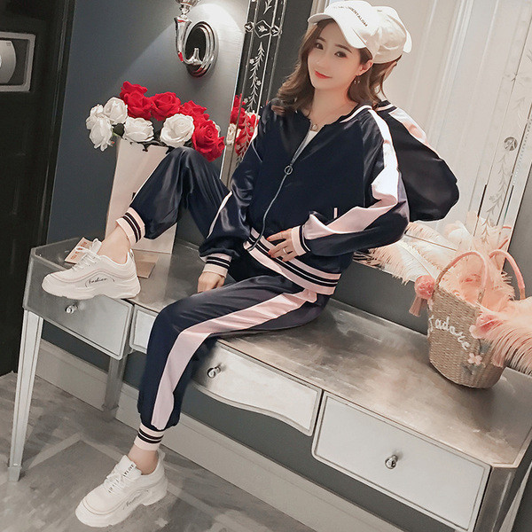 Αθλητικό σετ για έγκυες γυναίκες σε δύο μέρη - μπλούζα και παντελόνι