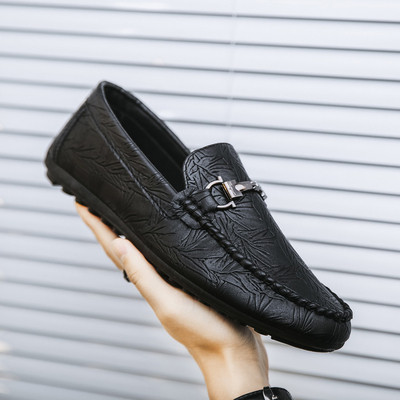 Мъжки модерни мокасини с метален елемент в няколко цвята 