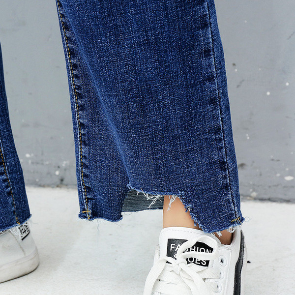 Модерни дънки за бременни жени с разкъсани мотиви - широк модел