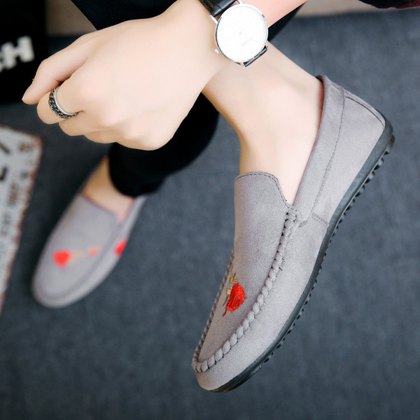 Ежедневни мъжки велурени  мокасини с цветна бродерия в няколко цвята 