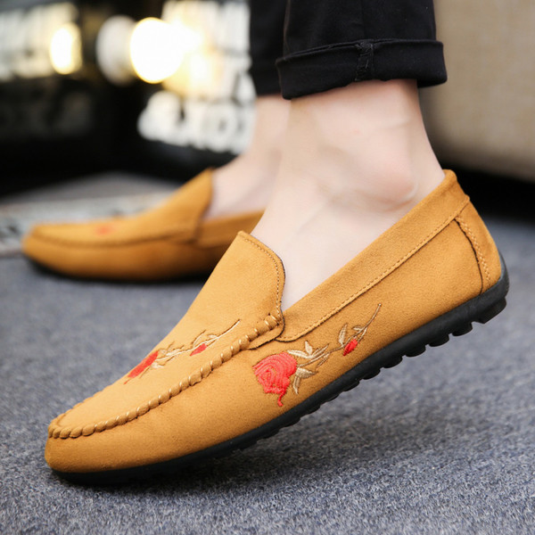 Ежедневни мъжки велурени  мокасини с цветна бродерия в няколко цвята 