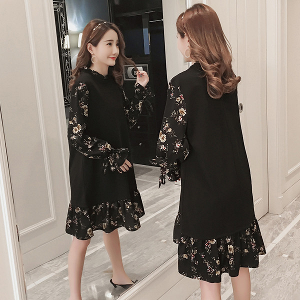 Рокля за бременни жени с флорални мотиви в два цвята