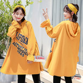 Μακρύ φούτερ για τις έγκυες γυναίκες με κουκούλα και κίτρινη κουκούλα