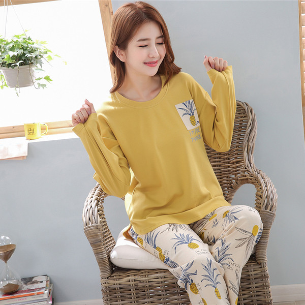 Дамска пижама - тениска с надпис и щампа и дълъг панталон с щампа