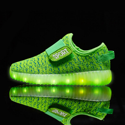 Модерни детски маратонки със светеща подметка в няколко цвята