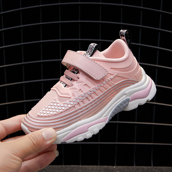 Детски маратонки в три нюанса подходящи за момичета и момчета