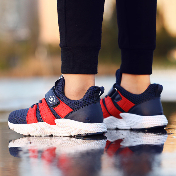 Модерни детски маратонки за момчета в два цвята 