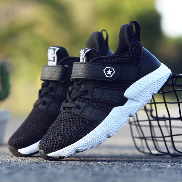 Модерни детски маратонки за момчета в два цвята 