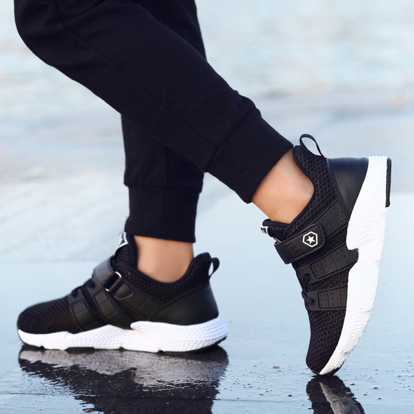 Модерни детски маратонки за момчета в два цвята 