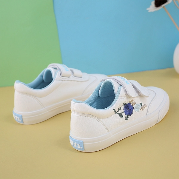 Детски маратонки в няколко модела за момичета 