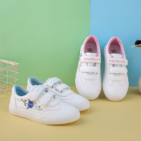 Детски маратонки в няколко модела за момичета 