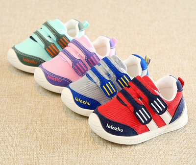 Детски обувки в четири цвята подходящи за момичета и момчета