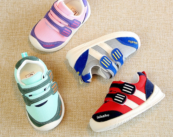 Детски обувки в четири цвята подходящи за момичета и момчета