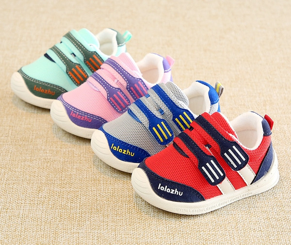 Детски обувки в четири цвята подходящи за момичета и момчета