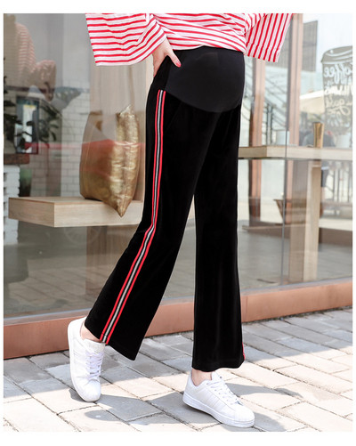 Ежедневен панталон за бременни жени в черен цвят със страничен кант - широк модел