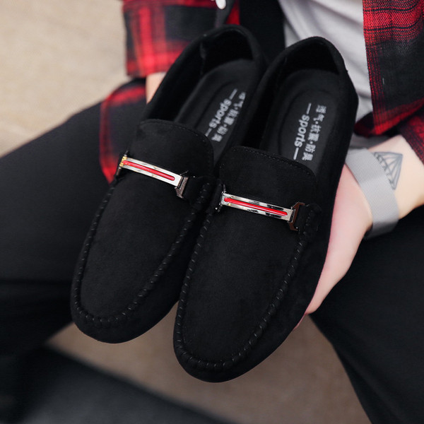 Велурени мъжки мокасини  с метален елемент в няколко цвята 