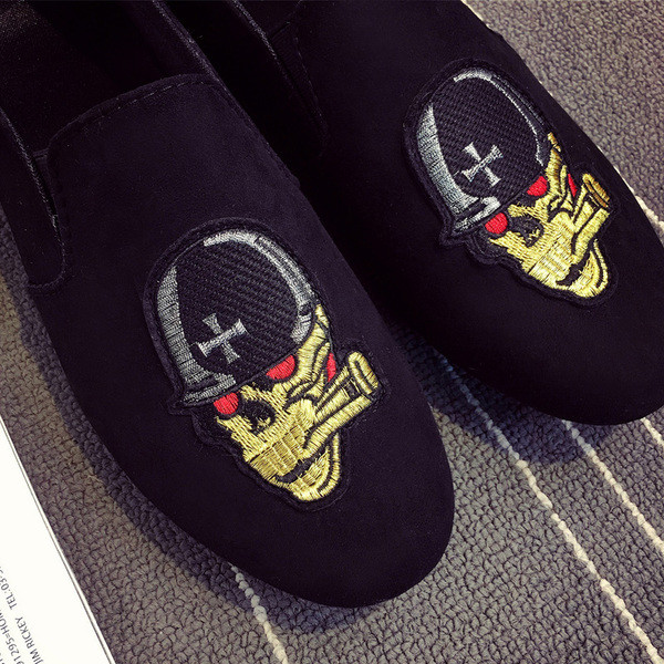 Спортно-ежедневни мъжки мокасини с цветна емблема в черен цвят 