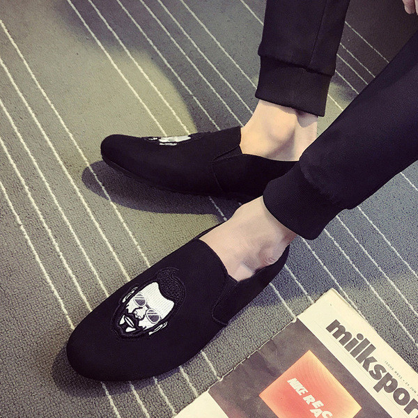 Спортно-ежедневни мъжки мокасини с цветна емблема в черен цвят 