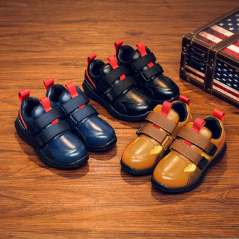 Κομψά παιδικά αθλητικά παπούτσια από οικολογικό δέρμα για αγόρια σε τρία χρώματα