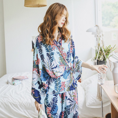 Дамска пижама в няколко цвята с флорални мотиви