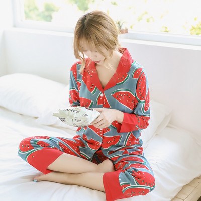 Дамска пижама в няколко цвята с флорални мотиви