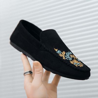 Стилни мъжки мокасини от велур с цветна бродерия в няколко цвята