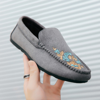 Стилни мъжки мокасини от велур с цветна бродерия в няколко цвята