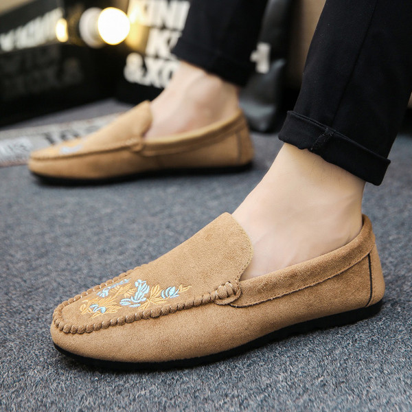 Стилни мъжки мокасини от велур с цветна бродерия в няколко цвята 