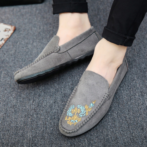 Стилни мъжки мокасини от велур с цветна бродерия в няколко цвята 