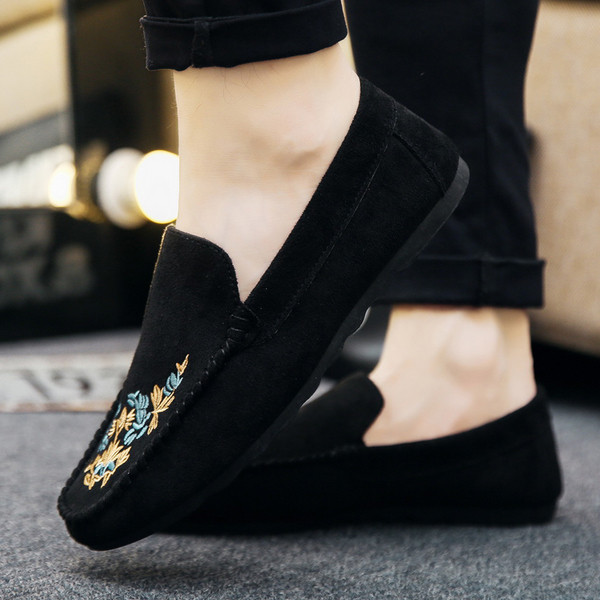 Стилни мъжки мокасини от велур с цветна бродерия в няколко цвята 