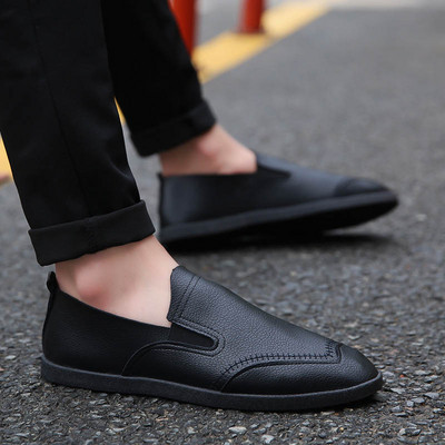 Mocasini moderni pentru bărbați în mai multe culori diferite